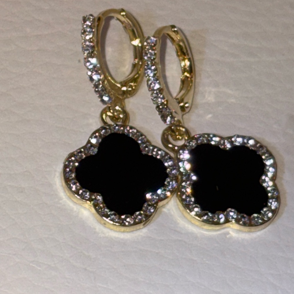 Elegant Black & Gold Crystal Clover Hoop Earrings - Picture 2 of 6